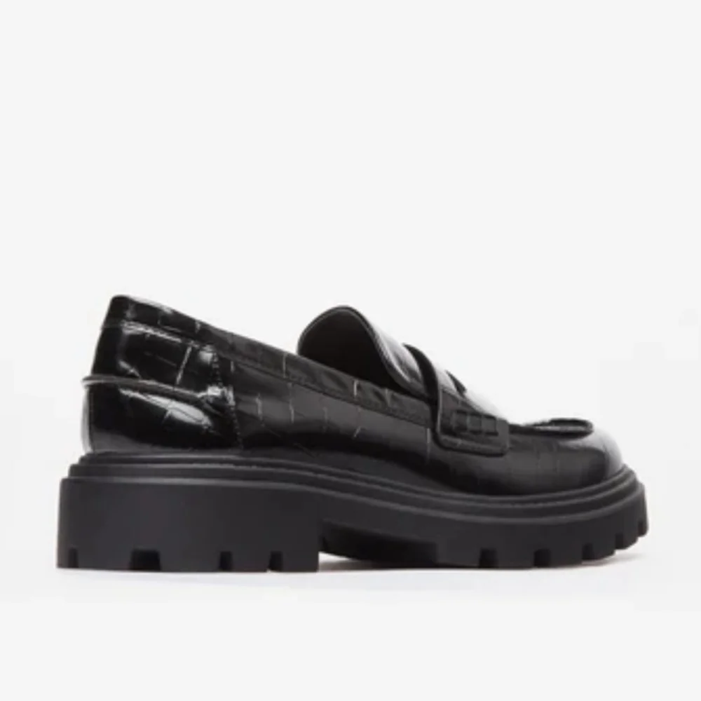 JustFab Colette Crocodile Chunky Loafers Women's Size 8.5 NWT Feminine Preppy